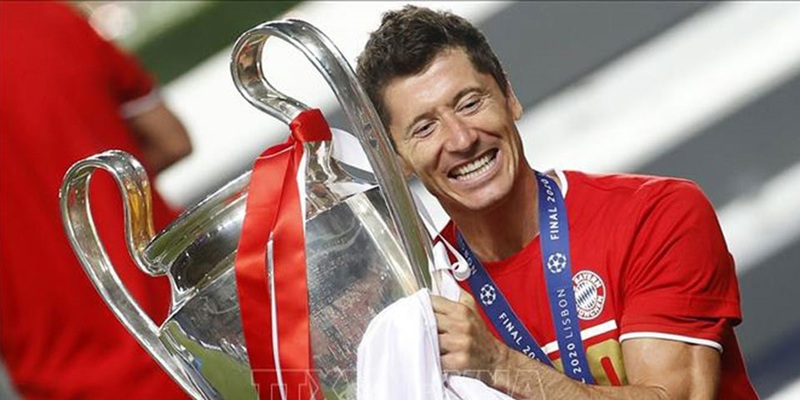 Cầu thủ Robert Lewandowski với bảng vàng thành tích khủng