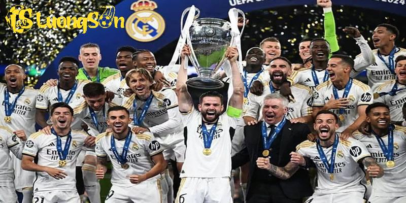 Kền kền trắng được coi là đại diện ưu tú nhất của UCL